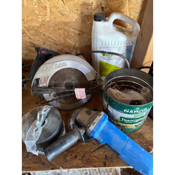 Skilsaw Circular Saw: Model 5150 featuring a 2.0 Continuous Horsepower (CHP) motor.
Angle Grinder: M