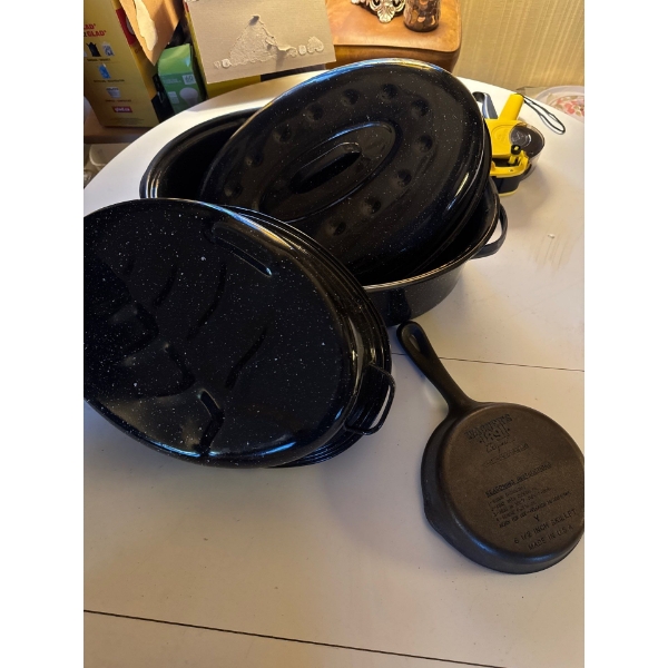 roasting pans are made of high-strength carbon steel with a non-porous, naturally non-stick porcelai