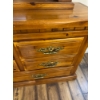Image 5 : Very nice vintage Dresser with mirror, very well taken care of wood bedroom furniture