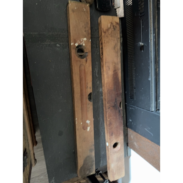 Three metal hand planes, marked Stanley and Union, and two wooden spirit levels. The items are desig