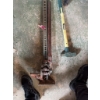 Image 3 : Hi-Lift mechanical farm jack with a steel frame and a yellow-handled sledge hammer Manufacturer deta