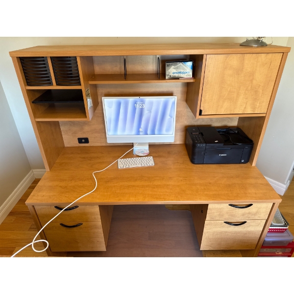 , computer desk. Very nice.