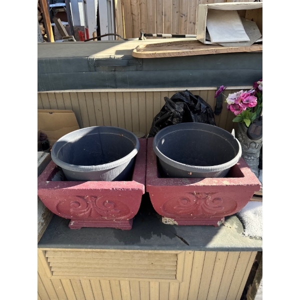  decorative outdoor planters, typically made of concrete, resin, or plastic. They are commonly used 