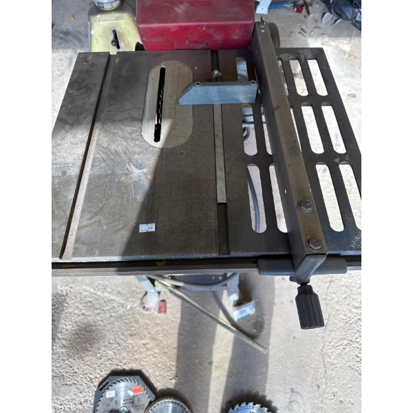 Beaver table saw everything works great