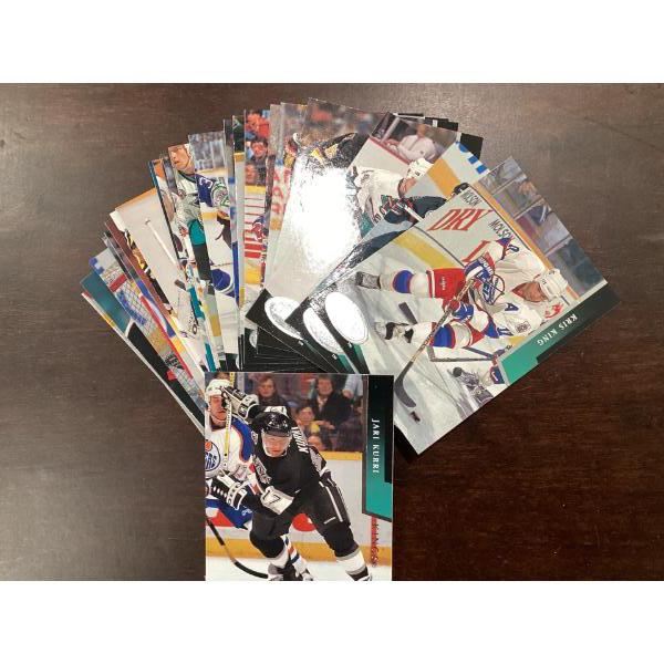 Set of 25 Parkhurst hockey cards. 92-93