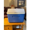 Image 1 : Rubbermaid cooler with cup holders on top.