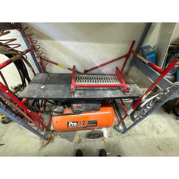 Red scaffolding unit, various heights