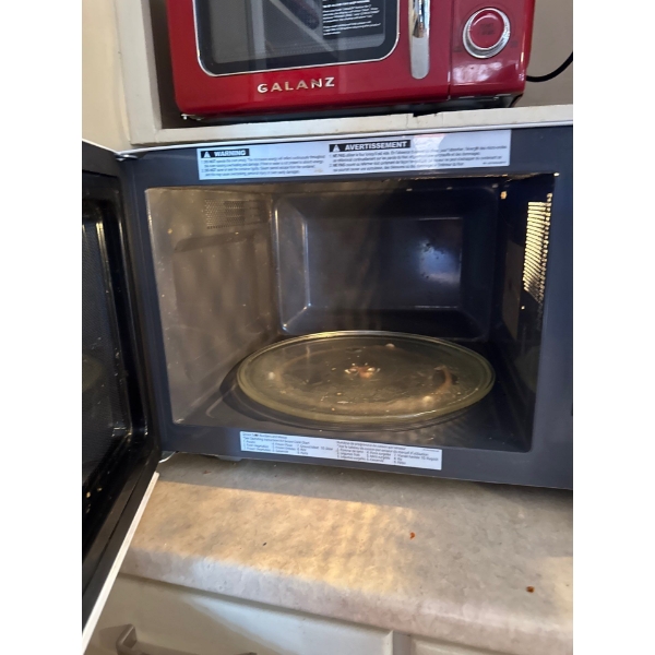 Panasonic 1.3 cu.ft. Countertop Microwave Oven with Genius Sensor. 1.3 cu. ft. interior capacity wit