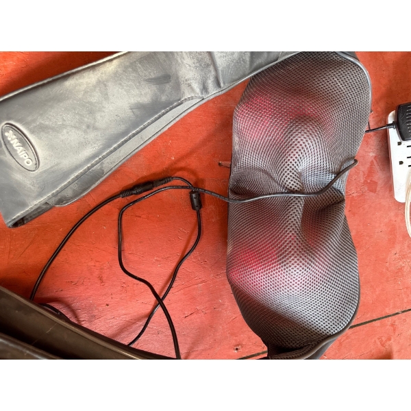Naipo Shiatsu neck and shoulder massager designed to relieve muscle tension and soreness. 
Technolog