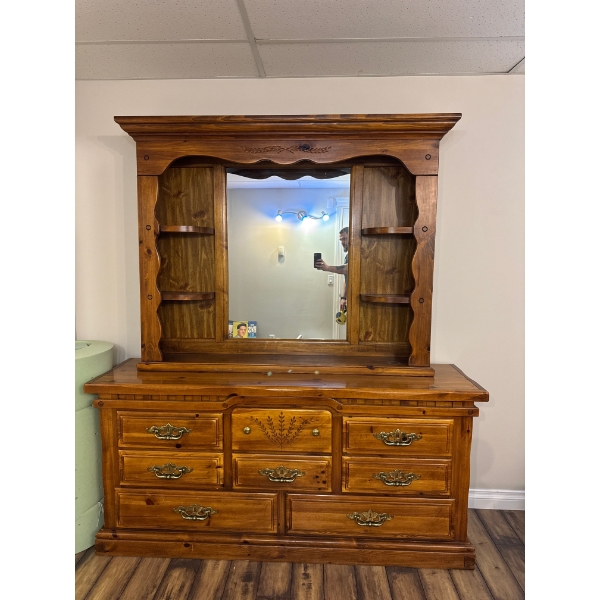 Very nice vintage Dresser with mirror, very well taken care of wood bedroom furniture
