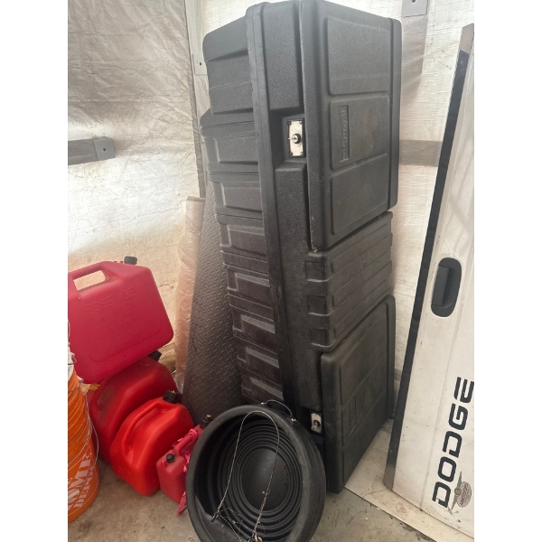 Workbox for back of truck with both keys included and an oil pan