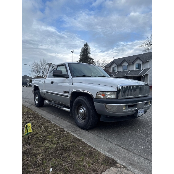 2002 Dodge ram extended cab single owner Cummins Diesel 2500 2WD  accident free 144 000 KM