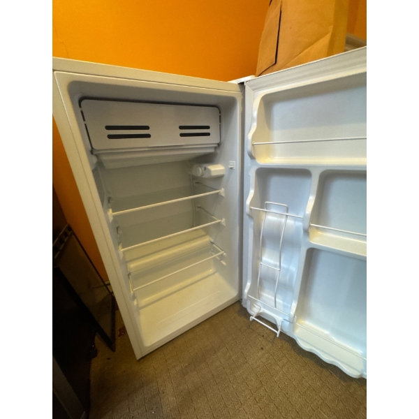 Master Chef Mini Fridge, white with glass shelving, Dimensions are 18.5in wide, 33.5in tall and 17.5
