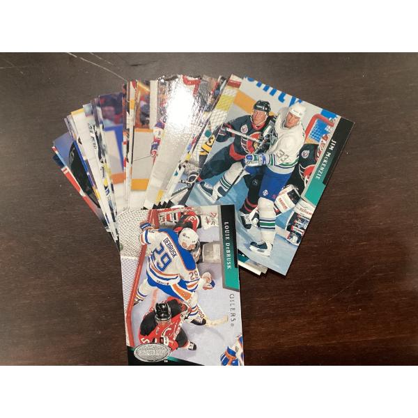 Parkhurst. 92 To 93. Set of 25 hockey cards.