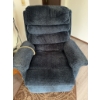 Image 1 : Blue recliner chair featuring corduroy upholstery and a padded, tufted backrest. Includes an attache