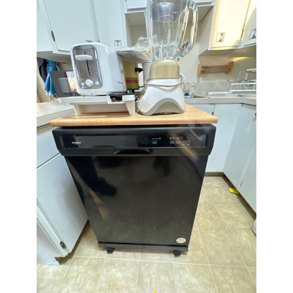 Whirlpool portable dishwasher, his is a Krypton KNB6029 3-in-1 blender. Black & Decker SmartBrew cof
