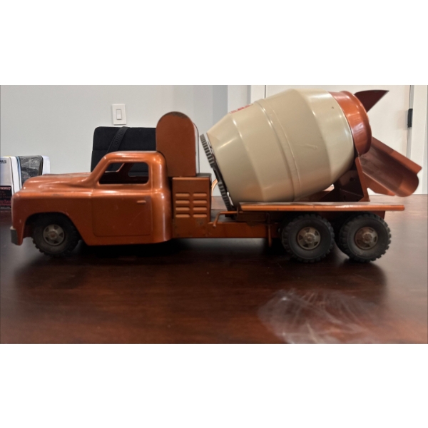  Vintage Structo pressed steel ready-mix concrete toy truck, likely manufactured between the 1950s a