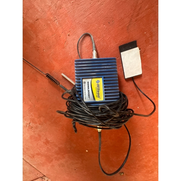 A Wilson SIGNALBOOST Dual-Band Cellular/PCS Signal Booster (Model 811210). It is designed to boost 2