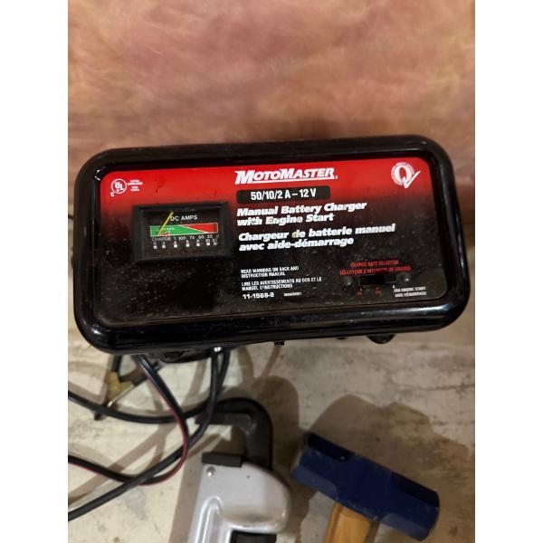 MOTOMASTER BATTERY CHARGER 