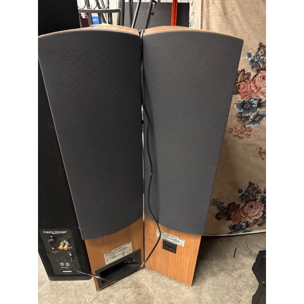 Bose tower speakers, SOUND COMES OUT OF BOTH SIDES