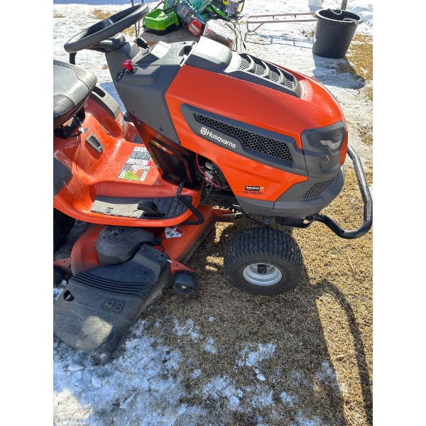 Husqvarna TS148XK riding lawn mower, 
Model: TS 148XK 
Product Number: 96043033700 
Unique Features: