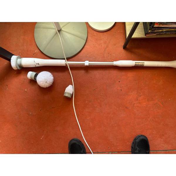 Electric spin scrubber for cleaning bathrooms, showers, LabGo. Very nice. Brand new. Works.