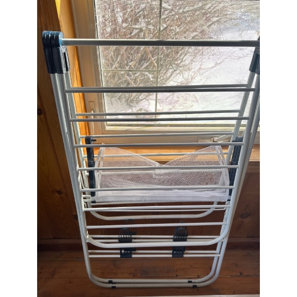 Foldable laundry drying rack