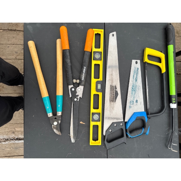 Hand tools level MasterCraft's 14 inch handsaw. Jobmate handsaw level Fiskers, hand tools.