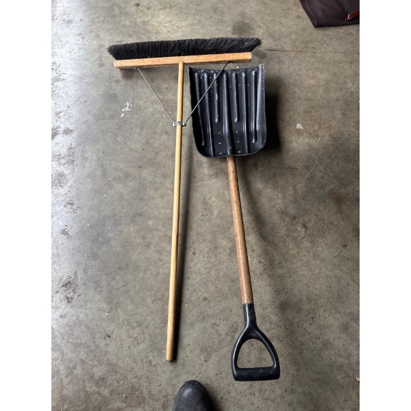 Hand tools, small shovel and broom