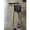 Image 1 : Hand tools, small shovel and broom