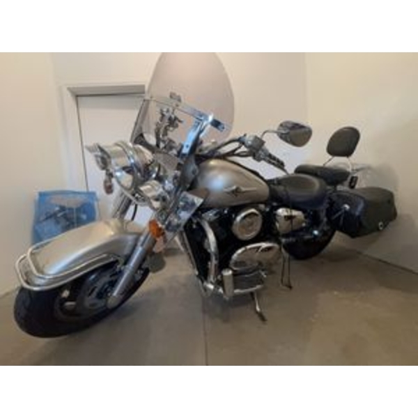 KAWASAKI VULCAN 1600 V TWIN MOTORCYCLE RED DEER(KAWASAKI VULCAN 1600 V TWIN MOTORCYCLE runs excellen