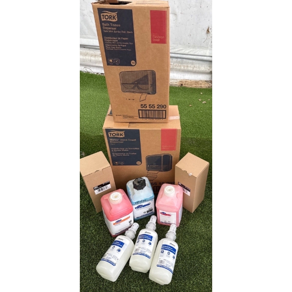 Tork Elevation Twin Mini Jumbo Bath Tissue Roll Dispenser & Mild Foam Hand Wash