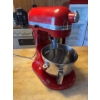 Image 2 : Red KitchenAid Professional 600 Series stand mixer with a 6-quart capacity and a bowl-lift design fo