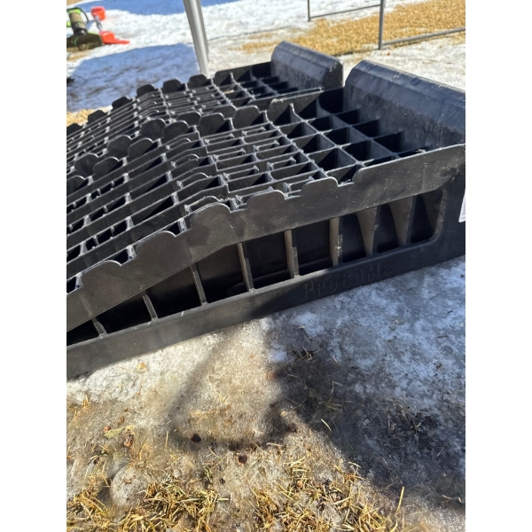  Milenco MGI XL RV Levelling Ramp, used to level motorhomes or caravans on uneven ground. 
Load Capa