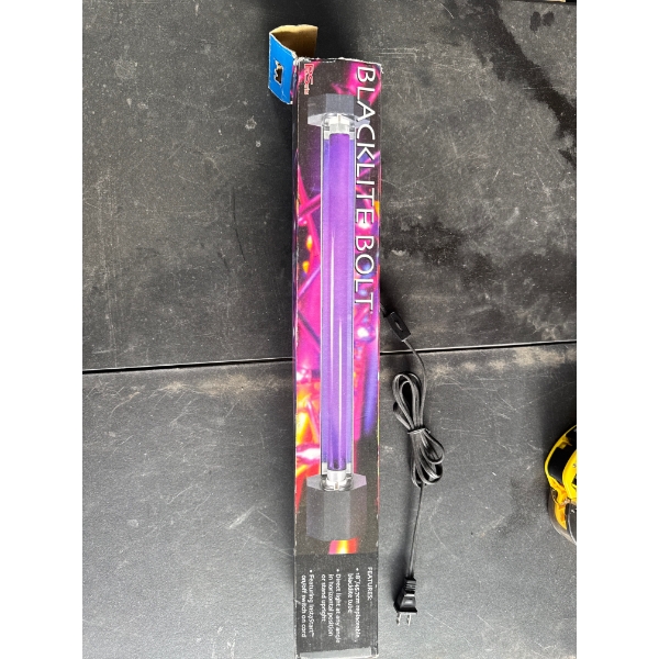 18 inch Blacklite Bolt UV fluorescent light fixture