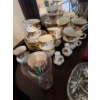 Image 6 : Royal Albert Old Country Roses china pieces featuring floral patterns with gold trim. The set compri