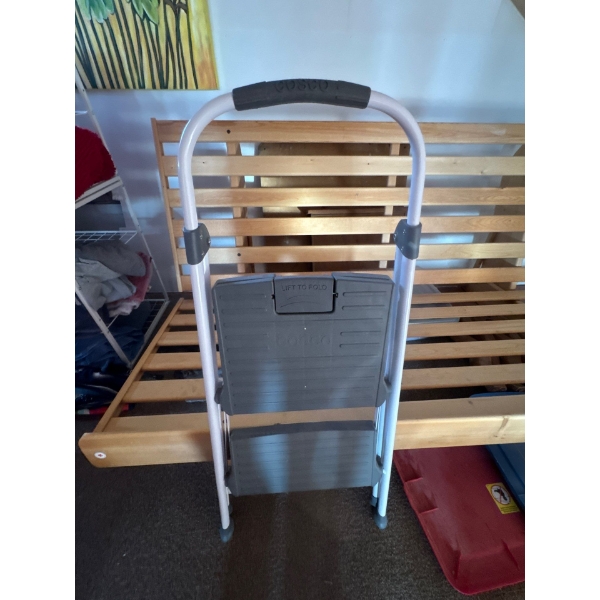 Good condition Cosco foldable step ladder
