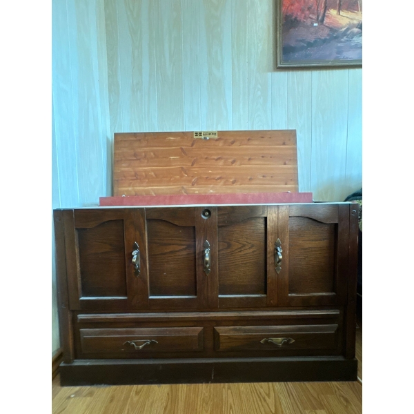 HUPPE Caprice, chest antique