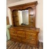 Image 4 : Very nice vintage Dresser with mirror, very well taken care of wood bedroom furniture