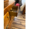 Image 2 : Very nice vintage Dresser with mirror, very well taken care of wood bedroom furniture