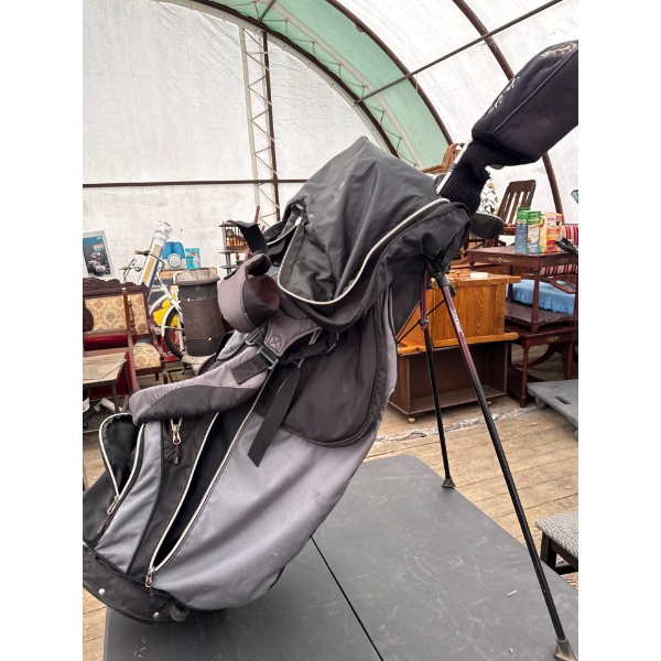 TITLIST GOLF BAG FULL OF CLUBS AND DRIVERS AND ACCESSORIES 