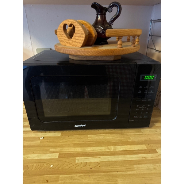 This is a COMFEE' CM-M201K(BK) Countertop Microwave Oven. 
It has 700W of power.
It has a 20L capaci