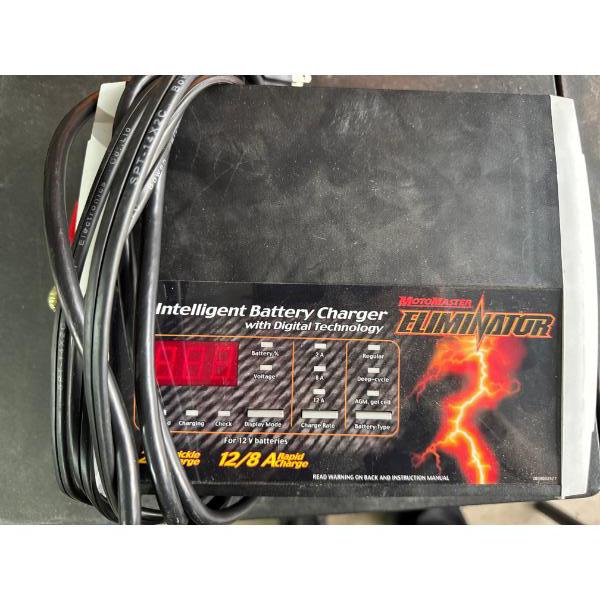 MotoMaster Eliminator intelligent battery charger, this one is designed for 12V batteries and featur