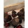 Image 4 : Multiple car jacks including bottle jacks, scissor jacks, a mechanical ratchet jack, iron bars, and 