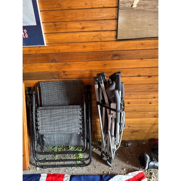 Zero gravity chair and folding chair