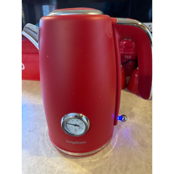 A Longdeem 1.7L Retro Electric Kettle in red, 1.7 Liters, 1500 Watts for fast boiling. Integrated th