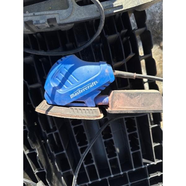  Mastercraft brand power sander, a brand sold exclusively at Canadian Tire. 
Brand: Mastercraft
Prod