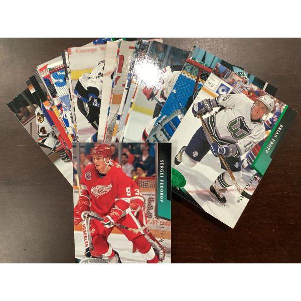 Set of 25 Parkhurst hockey cards. 92-93