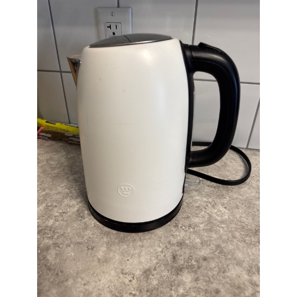  Westinghouse Basic Series electric kettle in white.Capacity: It has a 1.7-liter capacity, suitable 