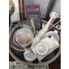 Image 4 : Baker's Dream  Baking Pans, Oven Mitts, Mixer, Various Wash Cloths, Thermos Cups